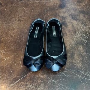 Women’s Ann Taylor satin Silver/Gray with Black Bow flat shoe size 8